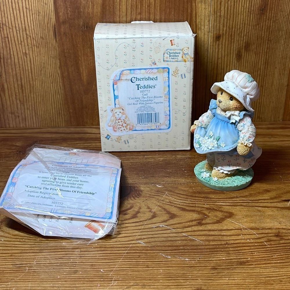 Cherished Teddies Gail 103772 Catching‎ The First Blooms of Friendship Daisies